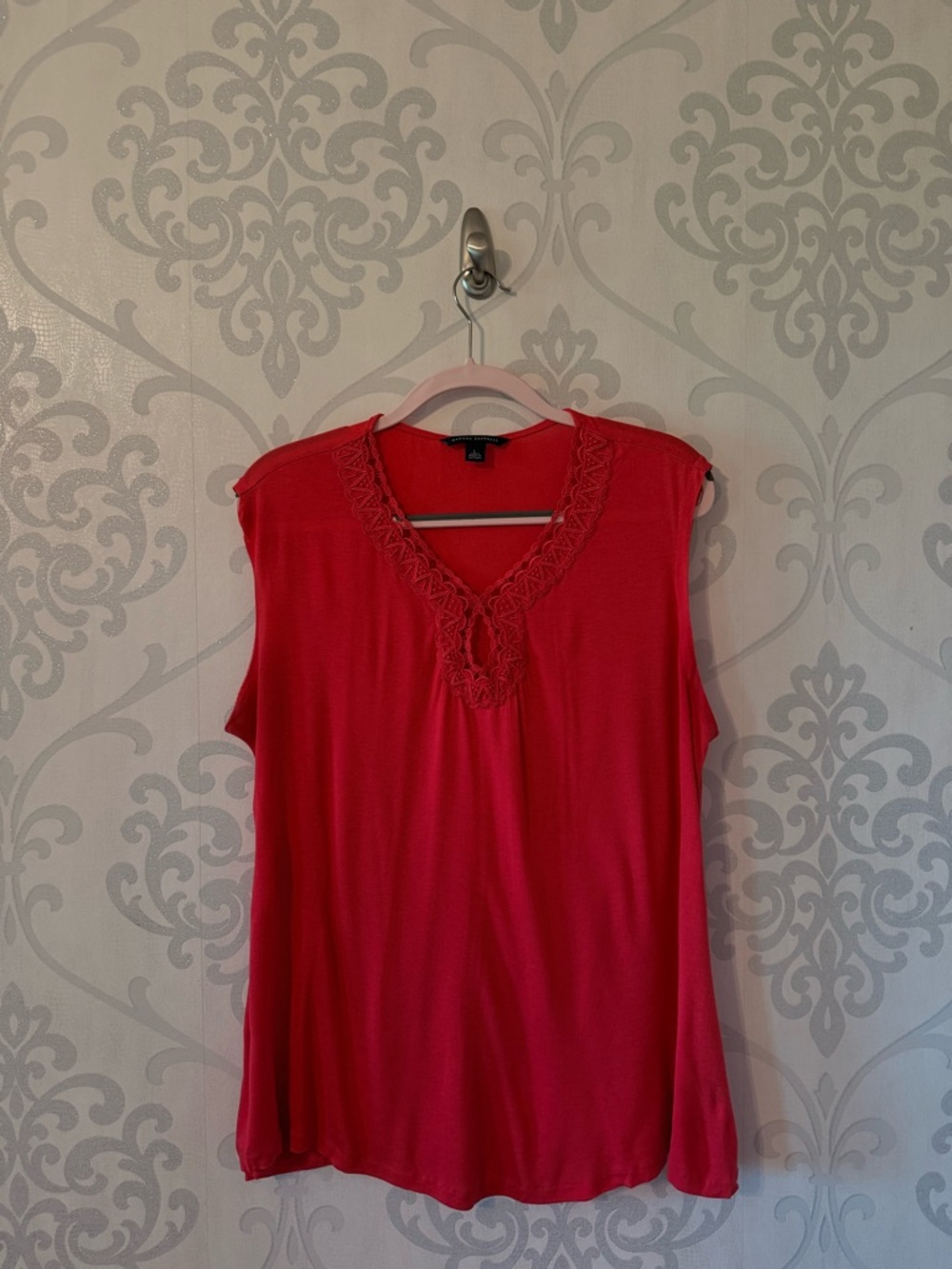Banana Republic Sleeveless V-Neck Lace-Trim Top - Red